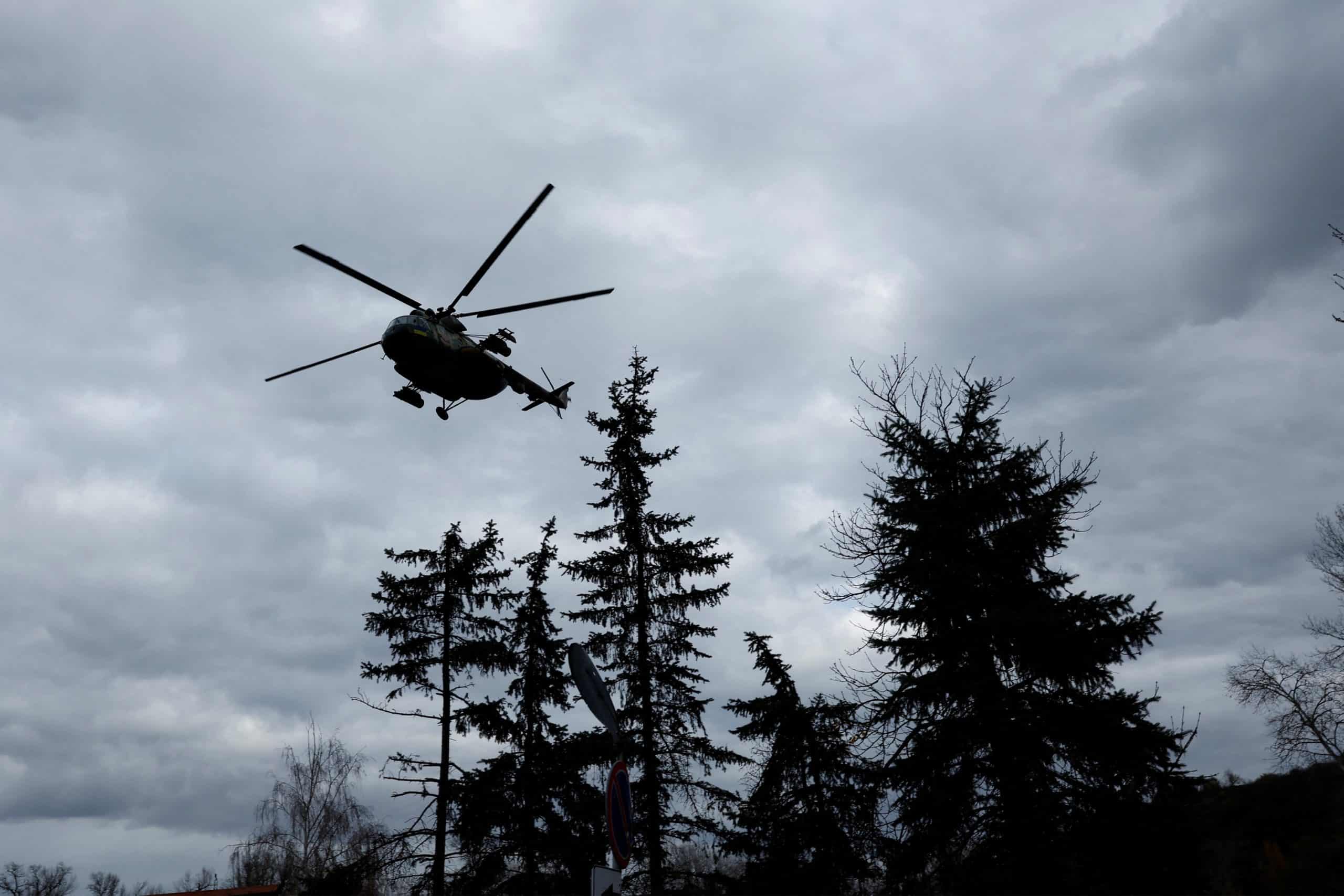 londres envoie pour la premiere fois des helicopteres en ukraine